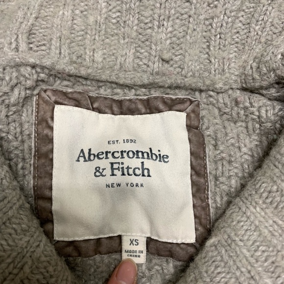 A&F Sweater vest - Picture 3 of 4